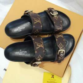 Picture of Louis Vuitton Slippers _SKULVsz35-40mnf0307593